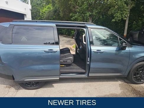 Used 2025 Kia Carnival SX w/ SX Dark Edition Package FWD image 6
