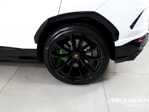 Used 2022 Lamborghini Urus AWD/4WD image 38
