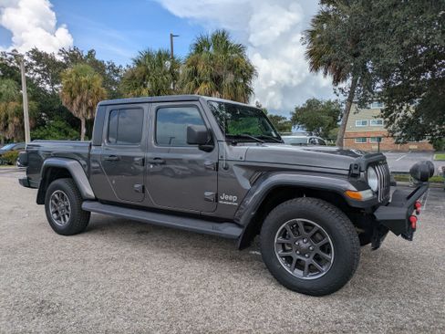 Used 2020 Jeep Gladiator Overland AWD/4WD image 2