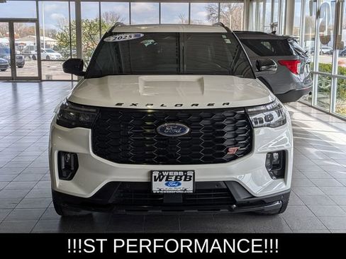 Used 2025 Ford Explorer ST image 3
