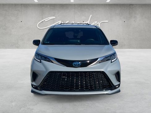 Used 2024 Toyota Sienna XSE image 18