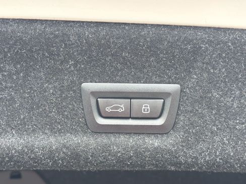 Used 2025 BMW 330i Sedan w/ Convenience Package RWD image 27