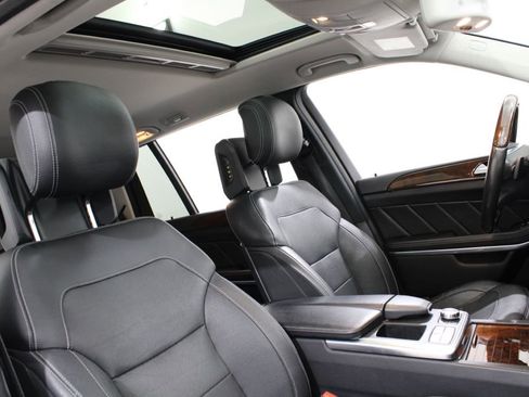 Used 2015 Mercedes-Benz GL 550 4MATIC image 37