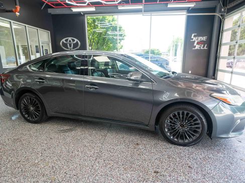 Used 2016 Toyota Avalon Touring FWD image 5