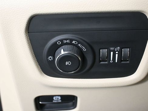 Used 2021 Jeep Grand Cherokee L Limited RWD image 9