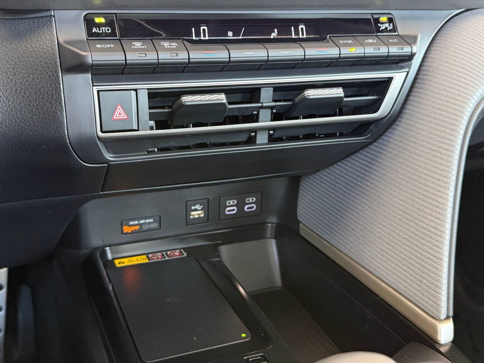 Used 2026 Toyota Camry SE w/ Multimedia Upgrade Package FWD image 20