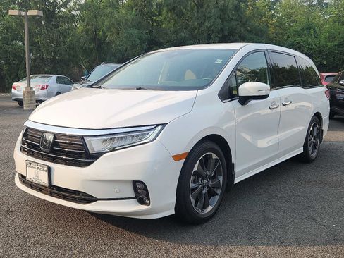 Used 2023 Honda Odyssey Elite image 3