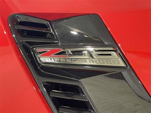 Used 2016 Chevrolet Corvette Z06 w/ 3LZ Preferred Equipment Group image 6