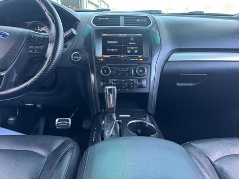 Used 2016 Ford Explorer XLT w/ Equipment Group 202A image 20