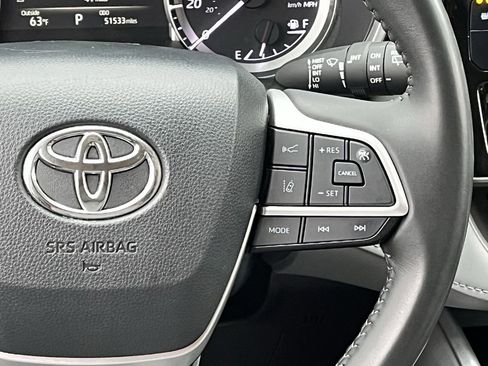 Used 2024 Toyota Highlander XLE FWD image 14