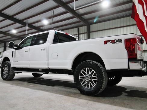 Used 2019 Ford F350 Lariat w/ Lariat Value Package AWD/4WD image 8