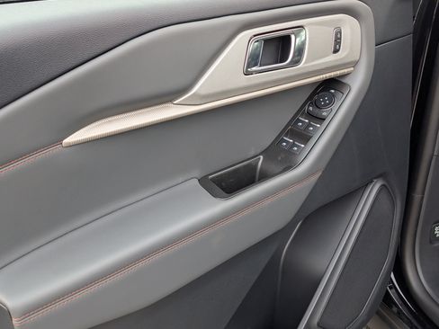 New 2026 Ford Explorer Active RWD image 17
