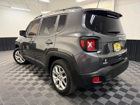 Used 2018 Jeep Renegade Latitude FWD image 4