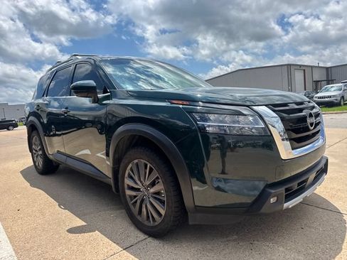 Used 2022 Nissan Pathfinder SL w/ SL Premium Package FWD image 3