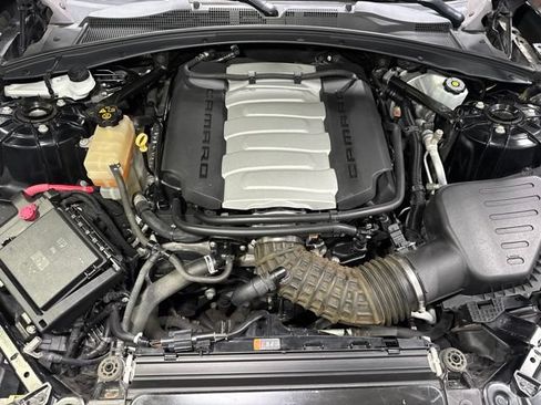 Used 2018 Chevrolet Camaro SS RWD image 8