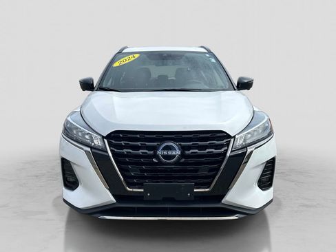 Used 2024 Nissan Kicks SR image 2