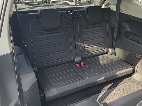 Used 2024 Volkswagen Tiguan S image 40