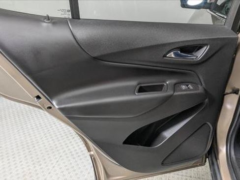 Used 2018 Chevrolet Equinox LT FWD image 16