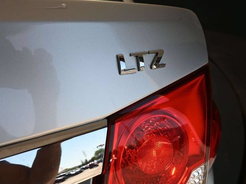 Used 2013 Chevrolet Cruze LTZ FWD image 18
