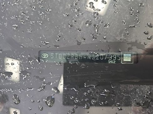 Used 2022 Toyota Highlander Limited image 7