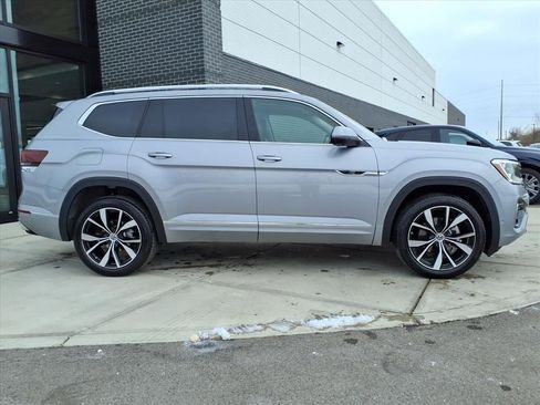 Used 2024 Volkswagen Atlas SEL Premium R-Line image 8