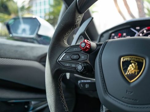 Used 2025 Lamborghini Revuelto AWD/4WD image 11