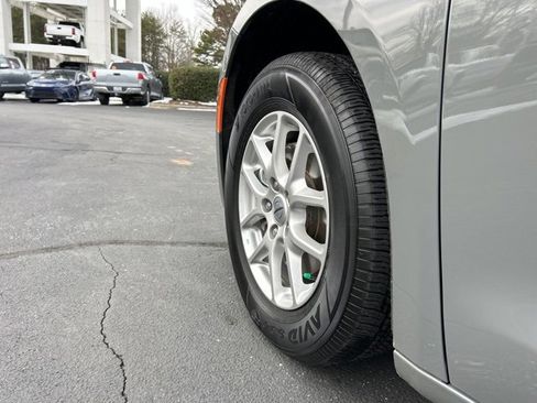 Used 2025 Chrysler Pacifica Select image 11