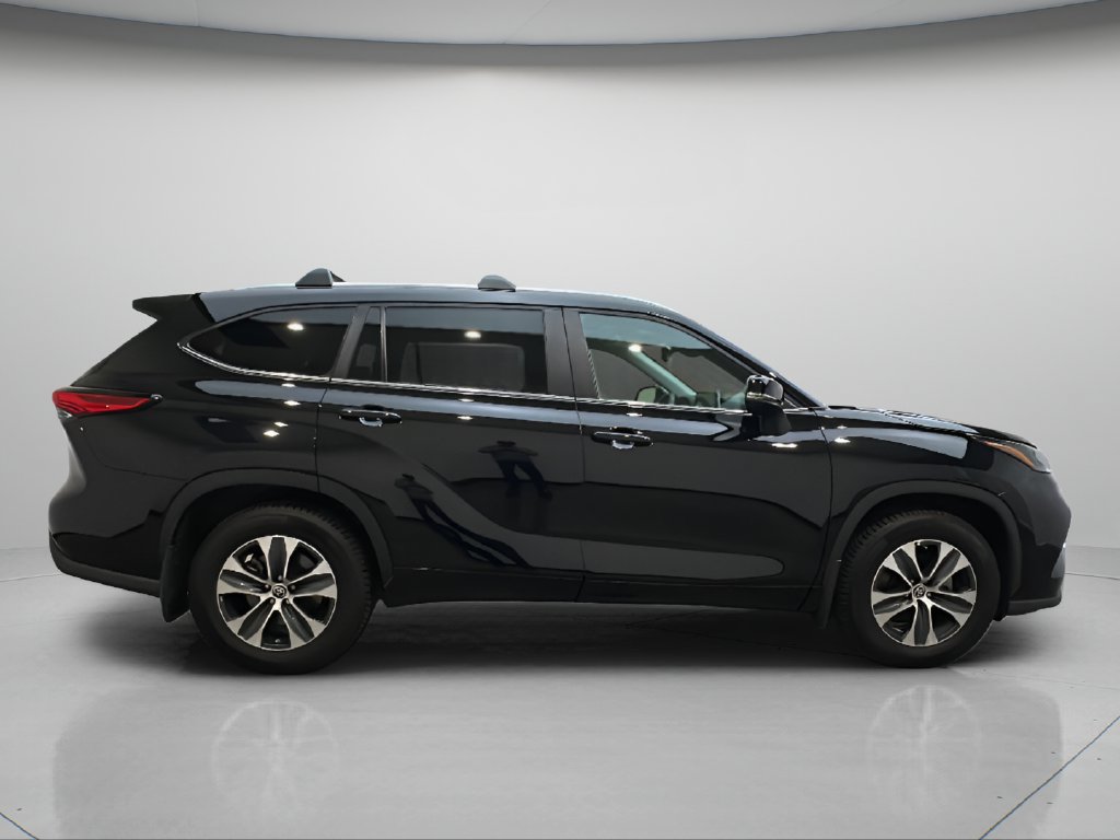 Used 2023 Toyota Highlander XLE AWD/4WD image 8