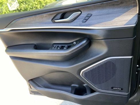 Used 2021 Jeep Grand Cherokee L Limited AWD/4WD image 18