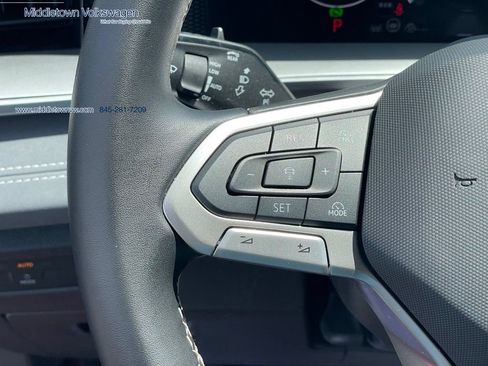 Certified 2025 Volkswagen Tiguan SE AWD/4WD image 18