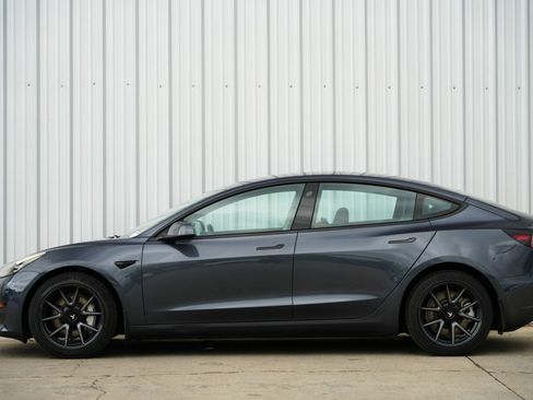 Used 2023 Tesla Model 3 Standard Range image 9