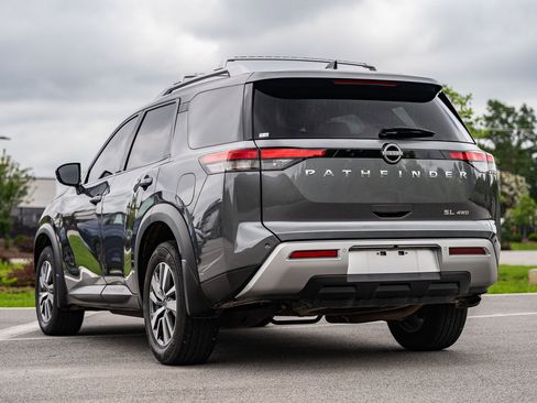 Used 2025 Nissan Pathfinder SL AWD/4WD image 5