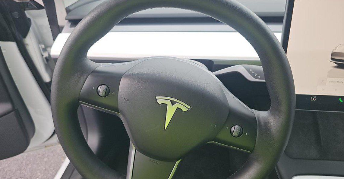 Used 2023 Tesla Model 3 Standard Range RWD image 3