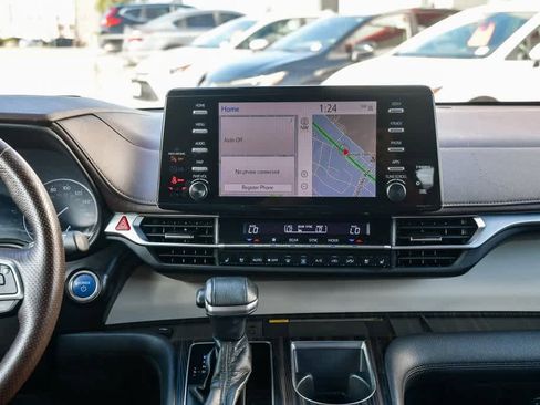 Used 2021 Toyota Sienna Platinum image 14