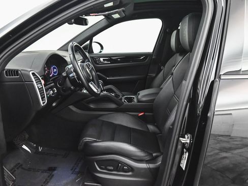 Used 2023 Porsche Cayenne image 28