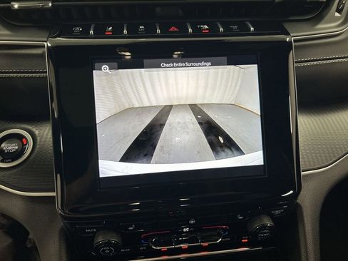 Used 2024 Jeep Grand Cherokee Altitude AWD/4WD image 15