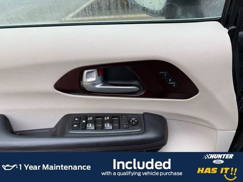 Used 2017 Chrysler Pacifica Limited image 8