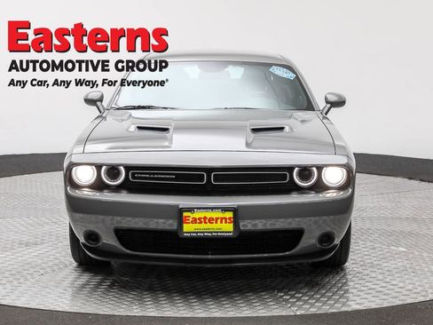Used 2023 Dodge Challenger SXT image 2