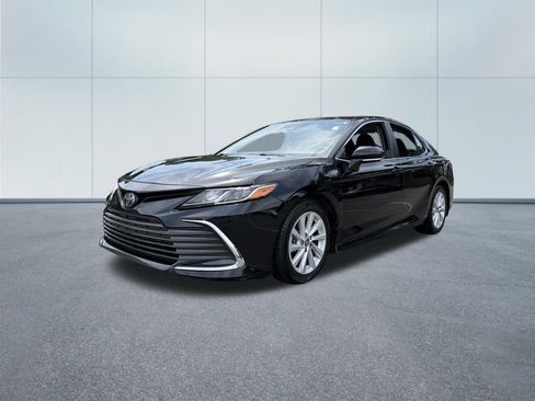 Used 2022 Toyota Camry LE w/ Convenience Package FWD image 2