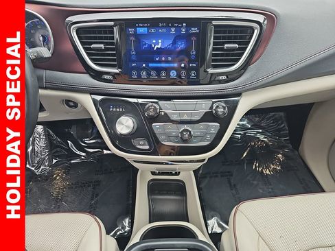 Used 2017 Chrysler Pacifica Limited w/ UConnect Theater Package image 21