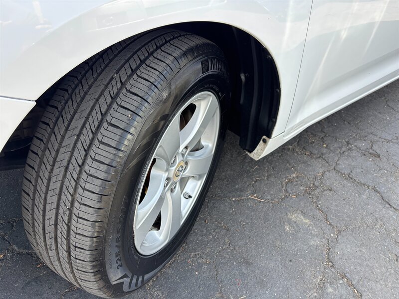 Used 2012 Toyota Sienna LE FWD image 19