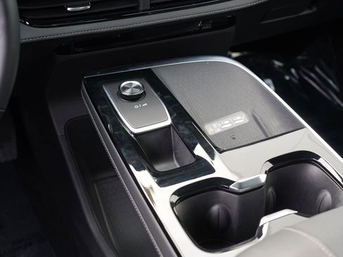 Used 2025 Buick Enclave Preferred image 24