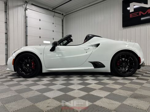 Used 2016 Alfa Romeo 4C Spider w/ Spider Track Package 3 RWD image 20