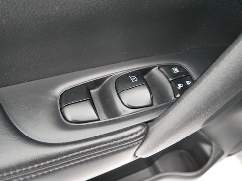 Used 2020 Nissan Rogue S image 20