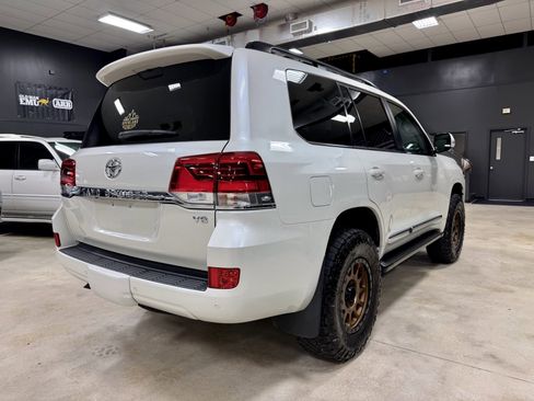 Used 2019 Toyota Land Cruiser w/ Preferred Accessory Package image 9