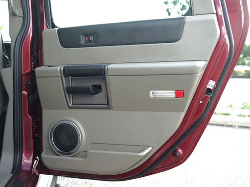 Used 2004 HUMMER H2 w/ Preferred Equipment Group AWD/4WD image 37