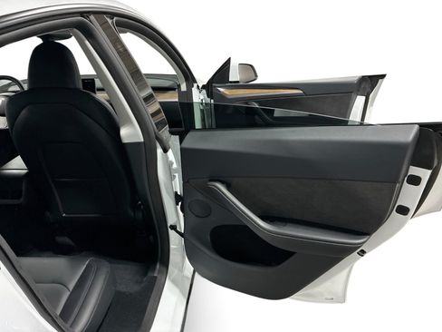 Certified 2023 Tesla Model Y Long Range AWD/4WD image 12