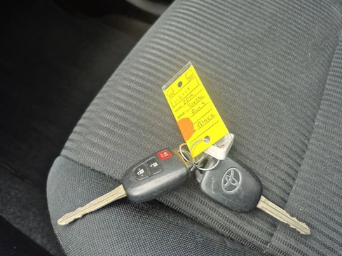 Used 2014 Toyota RAV4 LE FWD image 27