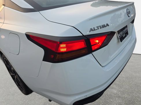 Used 2025 Nissan Altima 2.5 SR FWD image 30