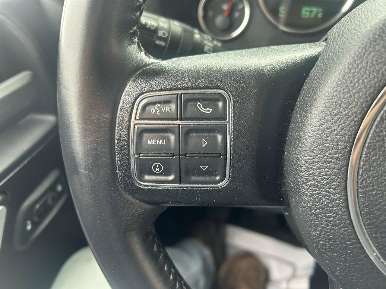 Used 2016 Jeep Wrangler Unlimited Sahara w/ Connectivity Group AWD/4WD image 18